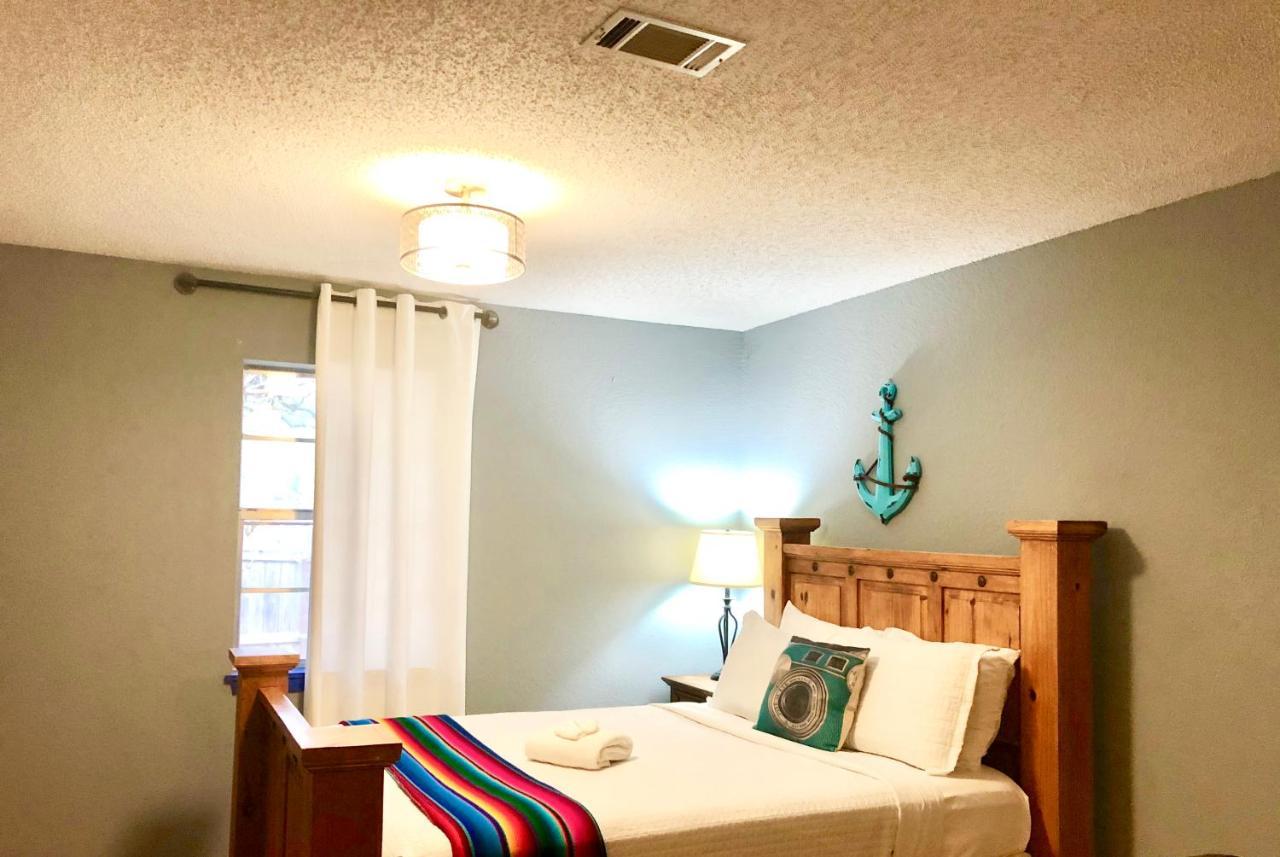 The Cove Bnb Hudson Bend Exteriör bild