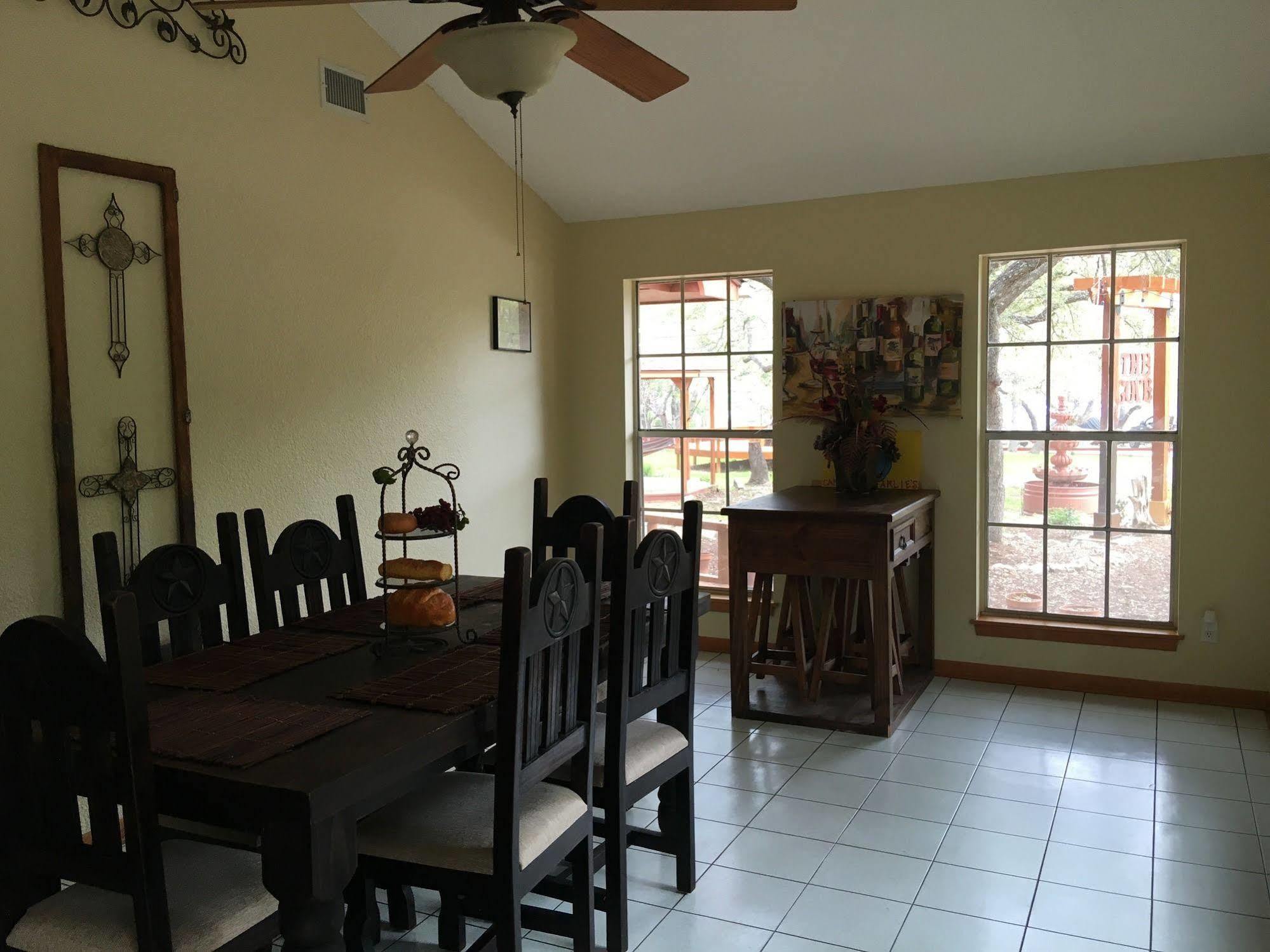 The Cove Bnb Hudson Bend Exteriör bild