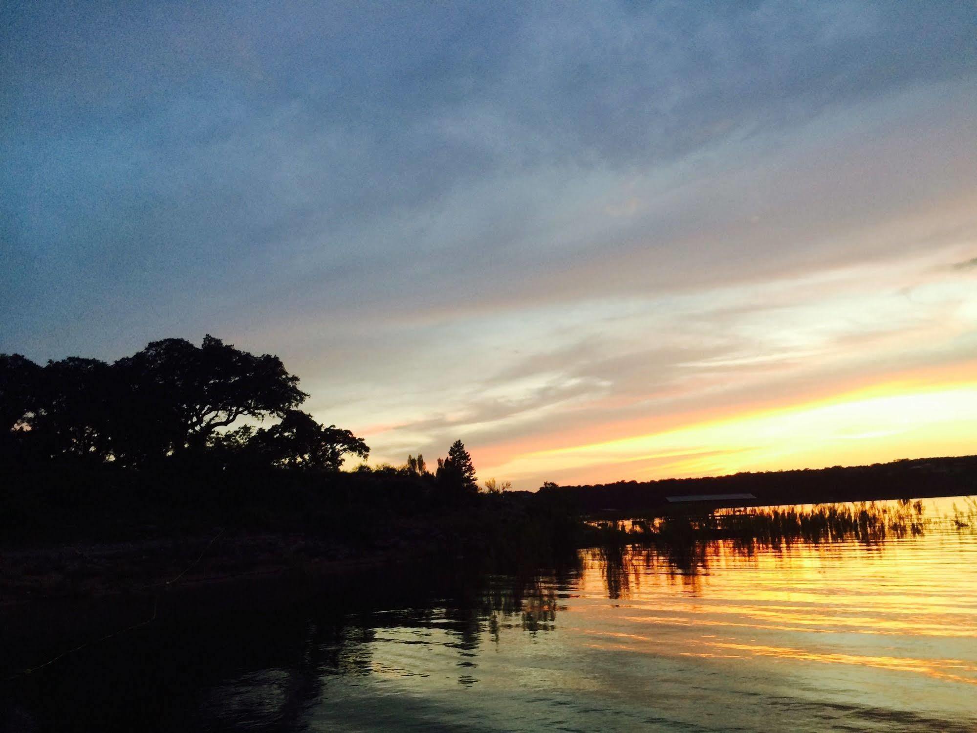 The Cove Bnb Hudson Bend Exteriör bild