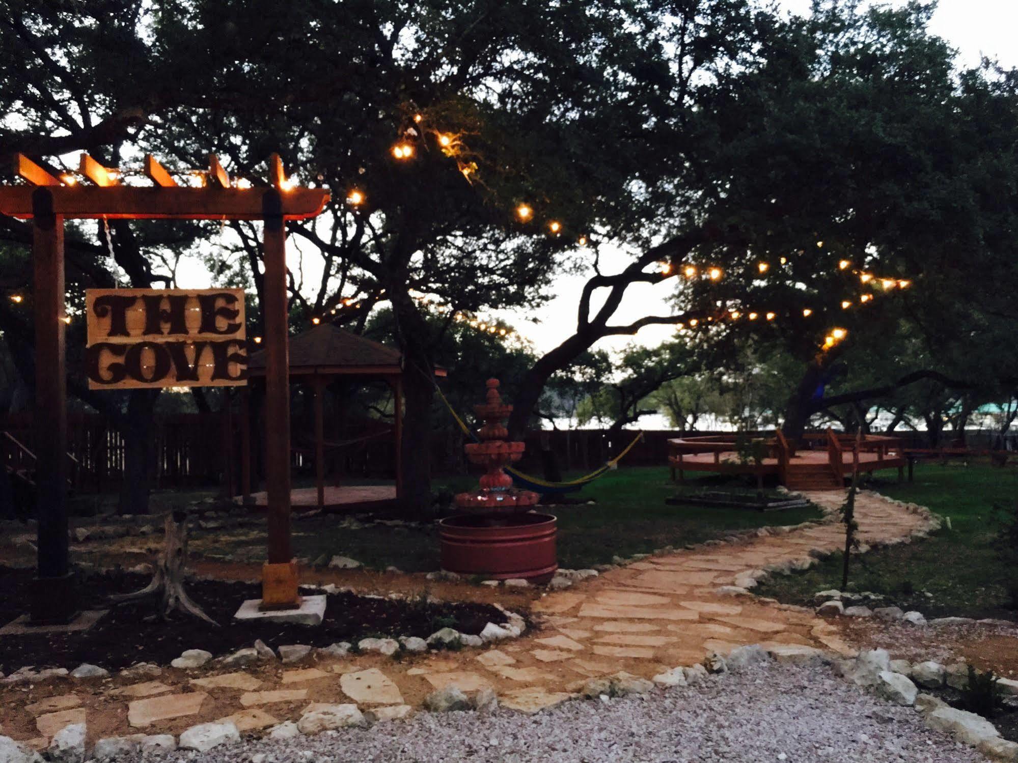 The Cove Bnb Hudson Bend Exteriör bild