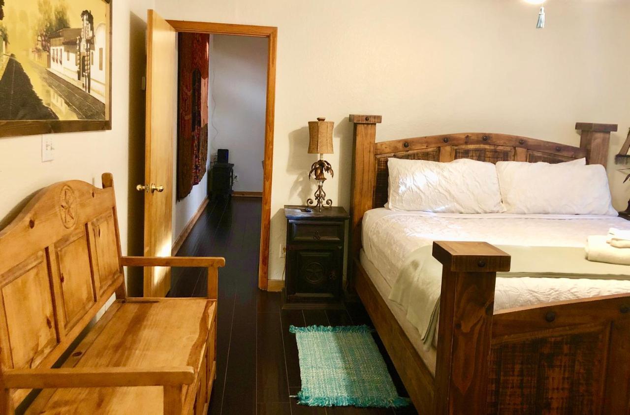 The Cove Bnb Hudson Bend Exteriör bild
